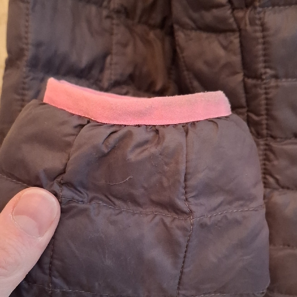Girls XS / Size 6 The North Face Dark Charcoal & Pink Quilted Mid-Season Jacket - Picture 9 of 9